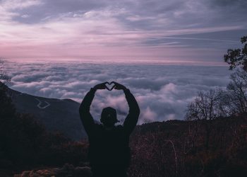 «ΤΙ ΚΑΘΟΡΙΖΕΙ ΤΕΛΙΚΑ ΜΙΑ ΑΝΘΡΩΠΙΝΗ ΣΧΕΣΗ; ΣΥΝΑΙΣΘΗΜΑΤΑ  Η ΟΙ ΕΚΑΣΤΟΤΕ ΣΥΝΘΗΚΕΣ;»