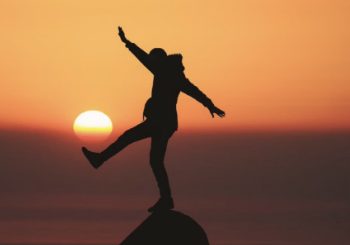 «ΔΕΣ ΤΗΝ ΖΩΗ ΑΛΛΙΩΣ»