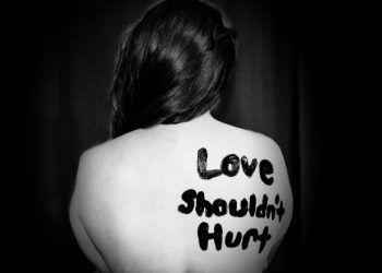 «Η ΑΓΑΠΗ ΔΕ ΘΑ ΕΠΡΕΠΕ ΝΑ ΠΟΝΑΕΙ»…