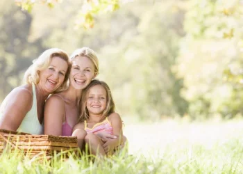 «ΜΟΥ ΤΟ’ΛΕΓΕ  Η ΜΑΝΑ ΜΟΥ»