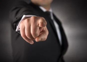 «ΤΙΣ ΠΤΑΙΕΙ»;