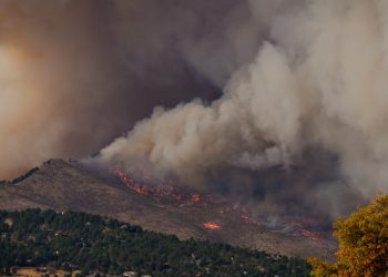 «ΑΠΟ ΤΙΣ ΠΥΡΚΑΓΙΕΣ ΣΤΙΣ ΠΛΗΜΜΥΡΕΣ»