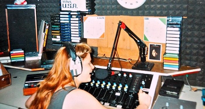 «ΠΕΙΡΑΤΕΣ ΤΟΥ ΡΑΔΙΟΦΩΝΟΥ: ΟΙ ΡΟΜΑΝΤΙΚΟΙ ΕΠΑΝΑΣΤΑΤΕΣ ΜΙΑΣ ΑΛΛΗΣ ΕΠΟΧΗΣ»